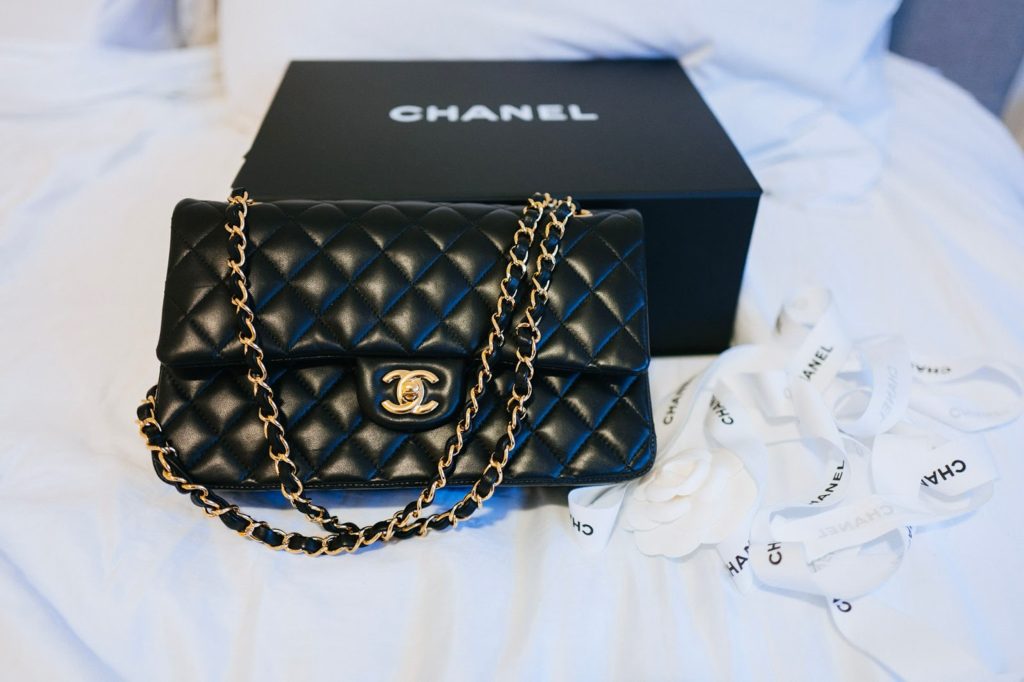 DON'T GET THIS Why I hate the Chanel Classic Flap Bag - Is